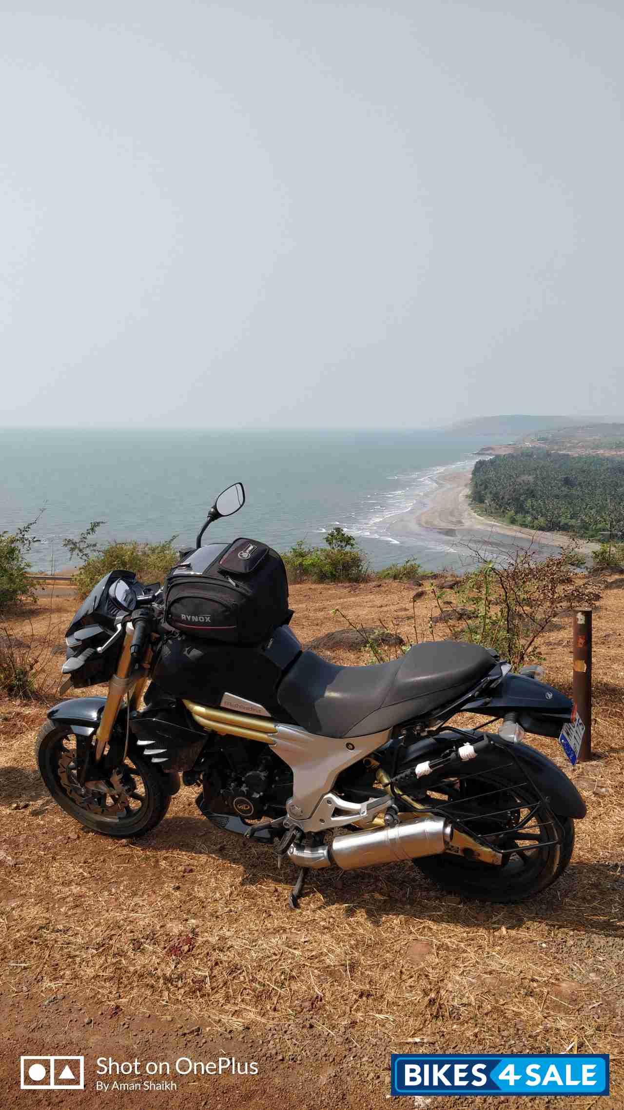 Black Mahindra Mojo