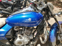 Blue Bajaj Avenger 200 DTS-i