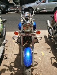Blue Bajaj Avenger 200 DTS-i