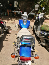 Blue Bajaj Avenger 200 DTS-i