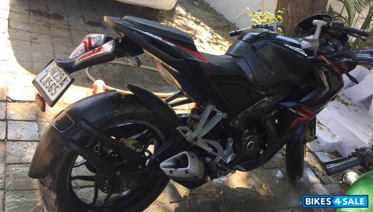 Black Bajaj Pulsar AS 200
