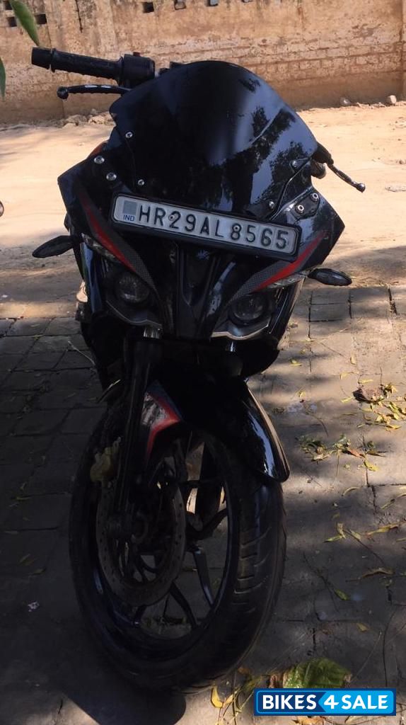 Black Bajaj Pulsar AS 200 Black Bajaj Pulsar AS 200