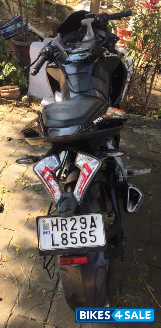 Black Bajaj Pulsar AS 200 Black Bajaj Pulsar AS 200