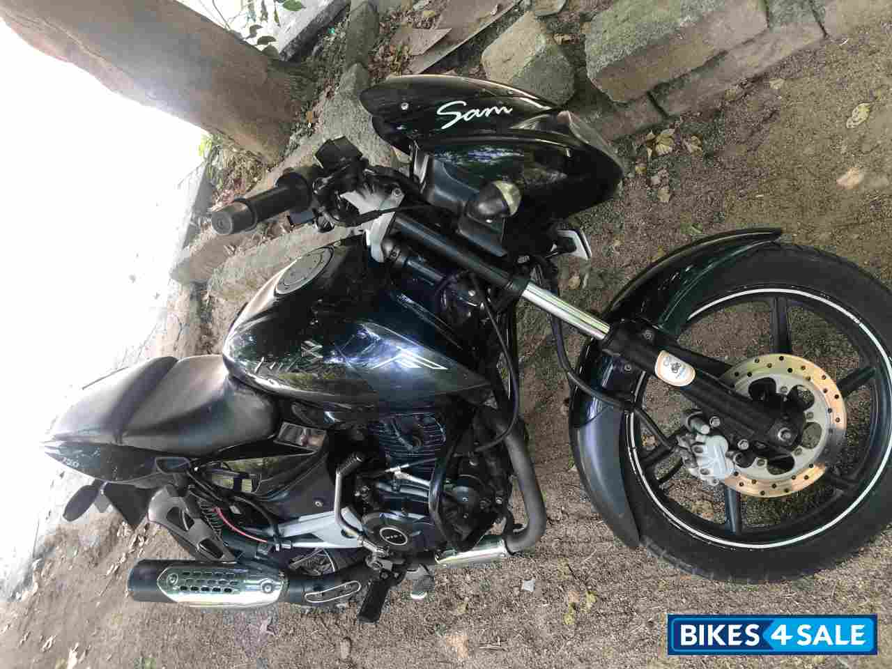 Black Bajaj Pulsar 150 Classic