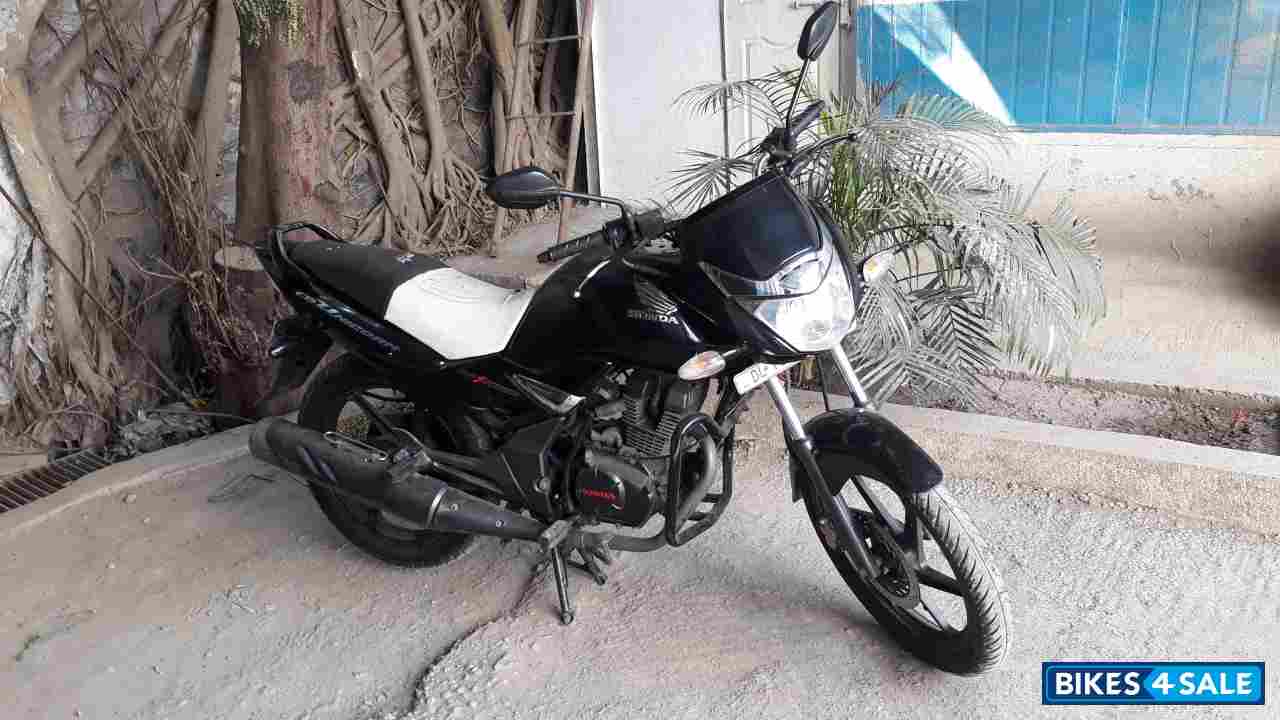 Black Honda CB Unicorn