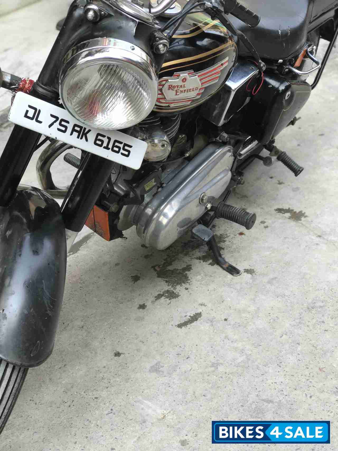 Black Royal Enfield Bullet Standard 350