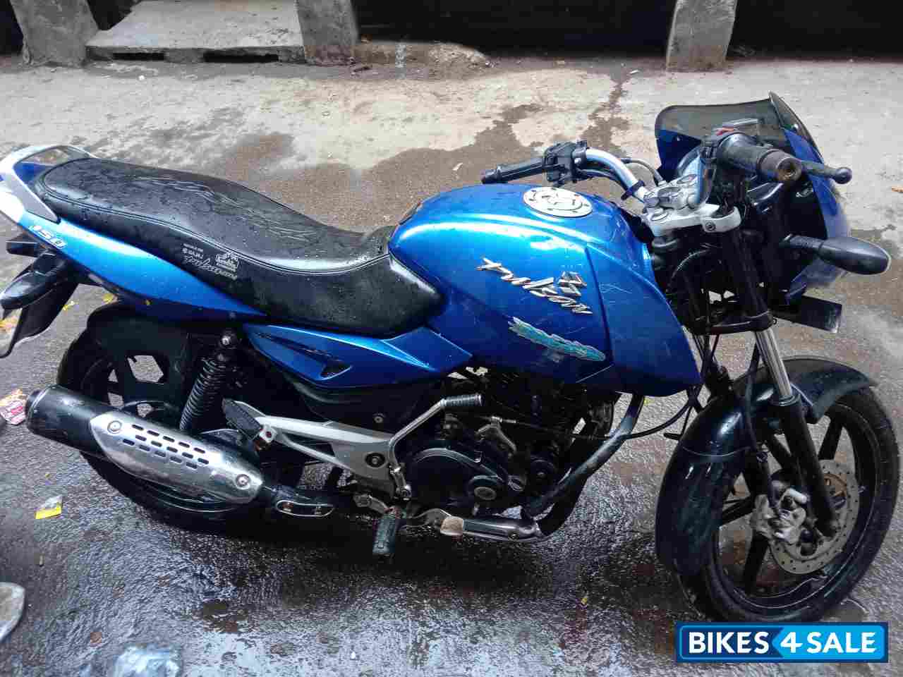 Blue Bajaj Pulsar 150 DTSi