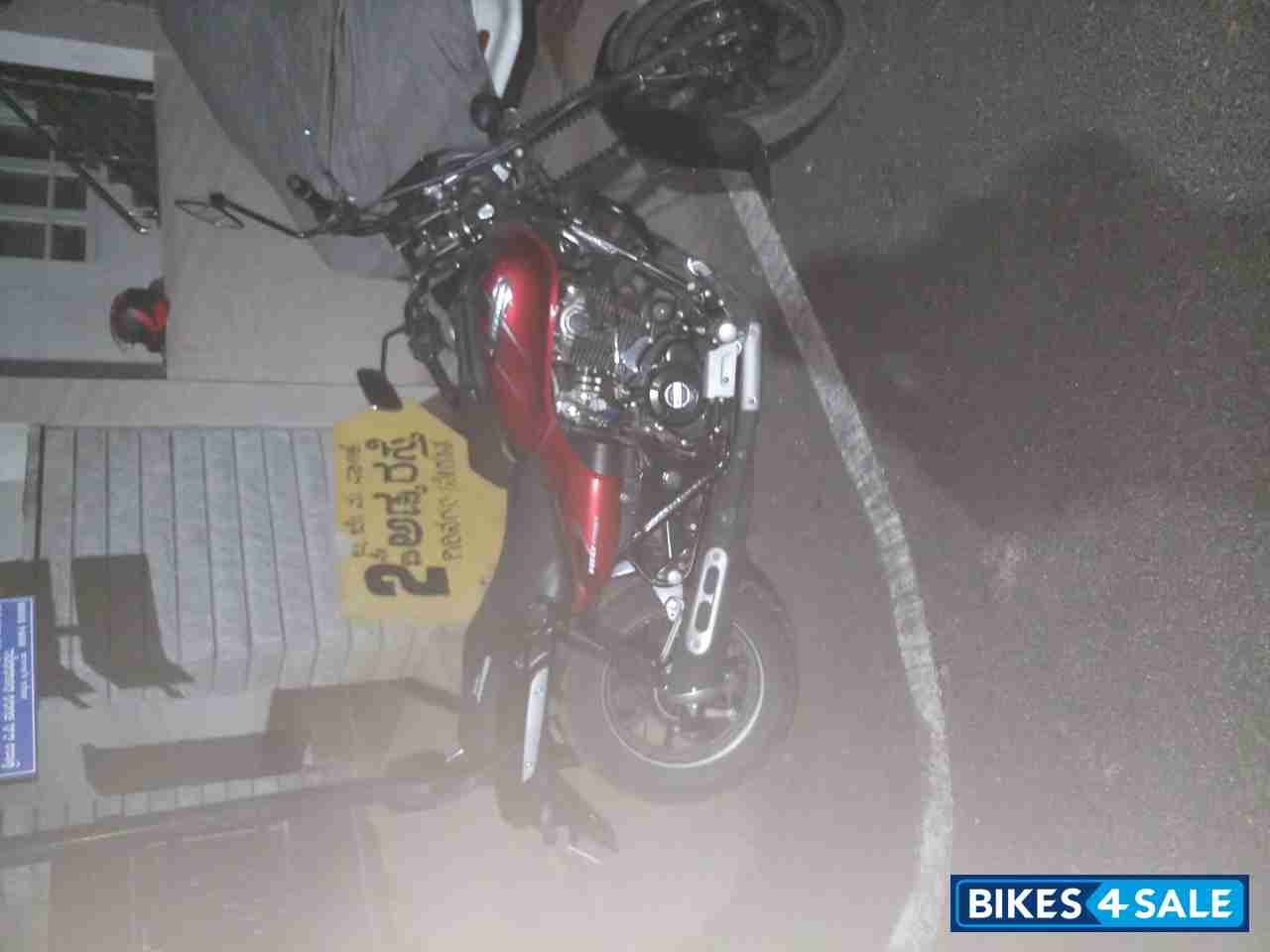 Red Bajaj Avenger 180 DTS-i