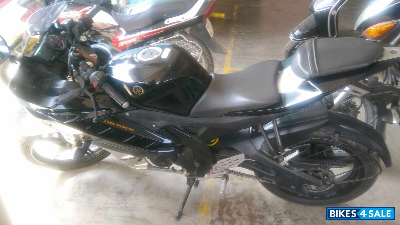 Black Yamaha YZF R15 V2