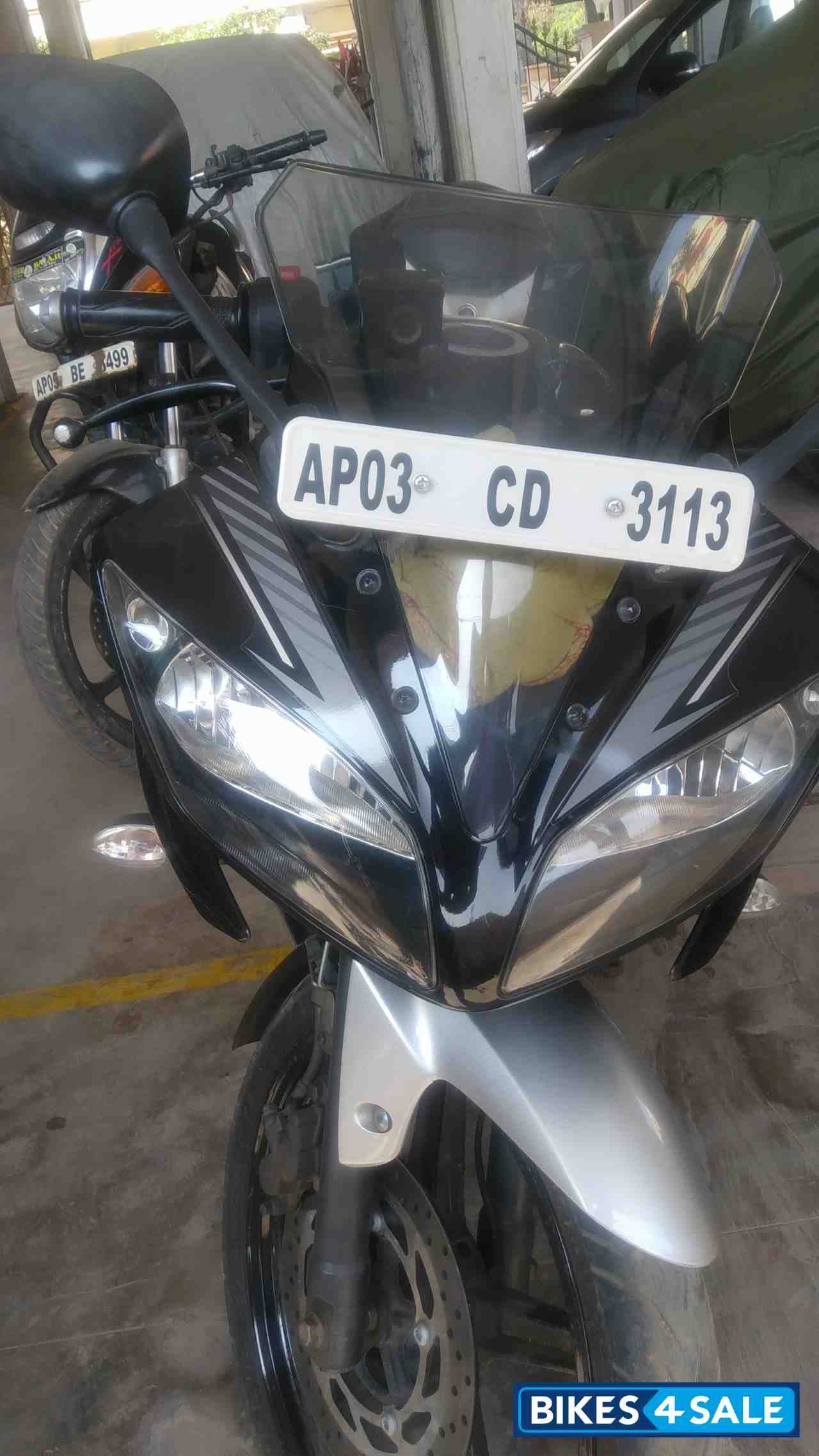 Black Yamaha YZF R15 V2