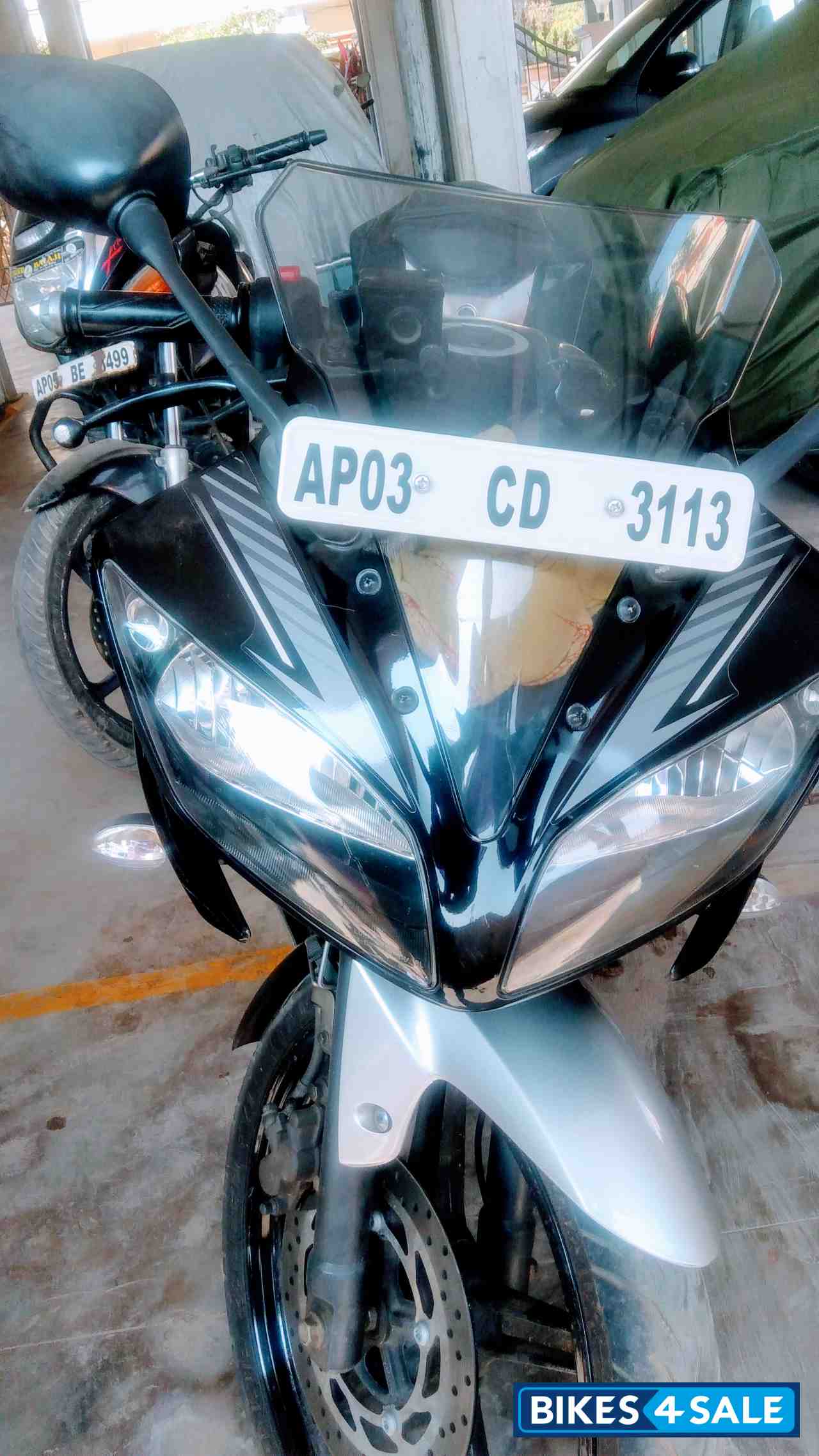 Black Yamaha YZF R15 V2