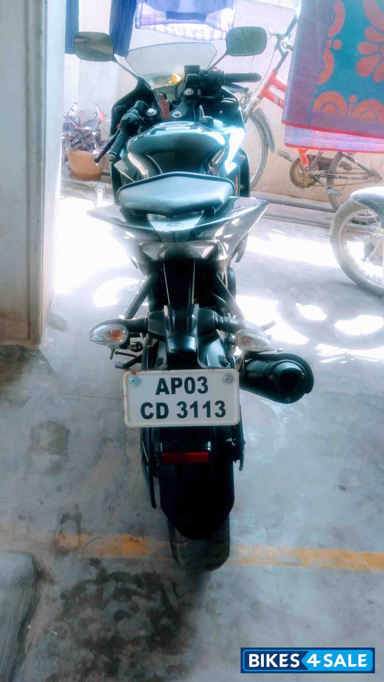 Black Yamaha YZF R15 V2