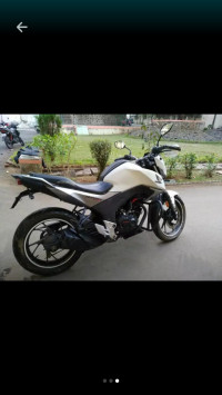 White Honda CB Hornet 160R