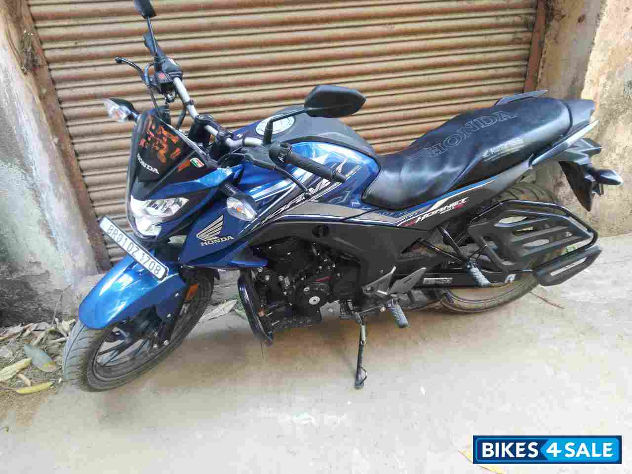 Blue Honda CB Hornet 160R ABS