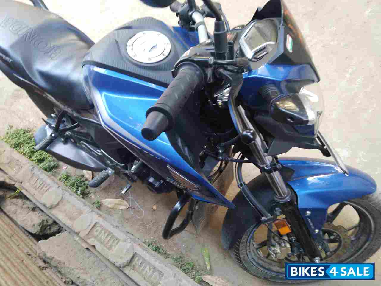 Blue Honda CB Hornet 160R ABS