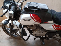 Bajaj V15