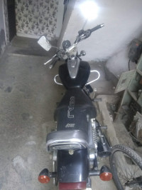 Black Bajaj Avenger 220 DTS-i