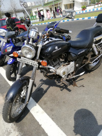Black Bajaj Avenger 220 DTS-i
