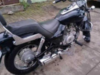 Black Bajaj Avenger 220 DTS-i