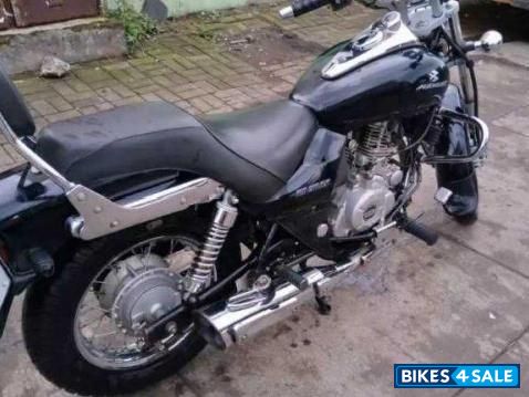 Black Bajaj Avenger 220 DTS-i