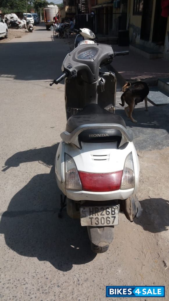 White Honda Activa