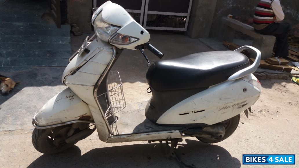 White Honda Activa