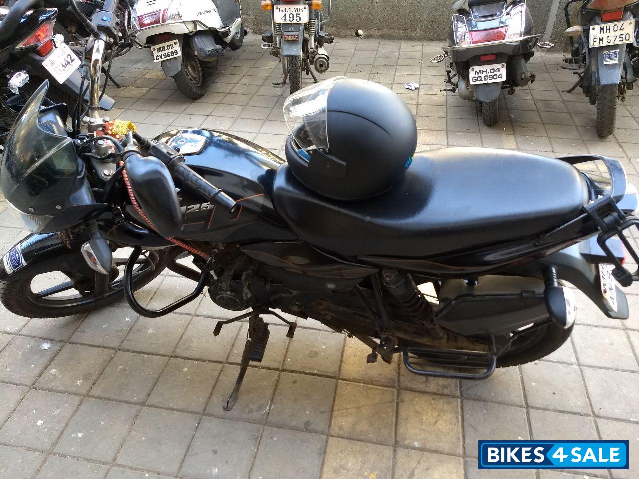 Black Bajaj XCD 125 DTS-Si Black Bajaj XCD 125 DTS-Si