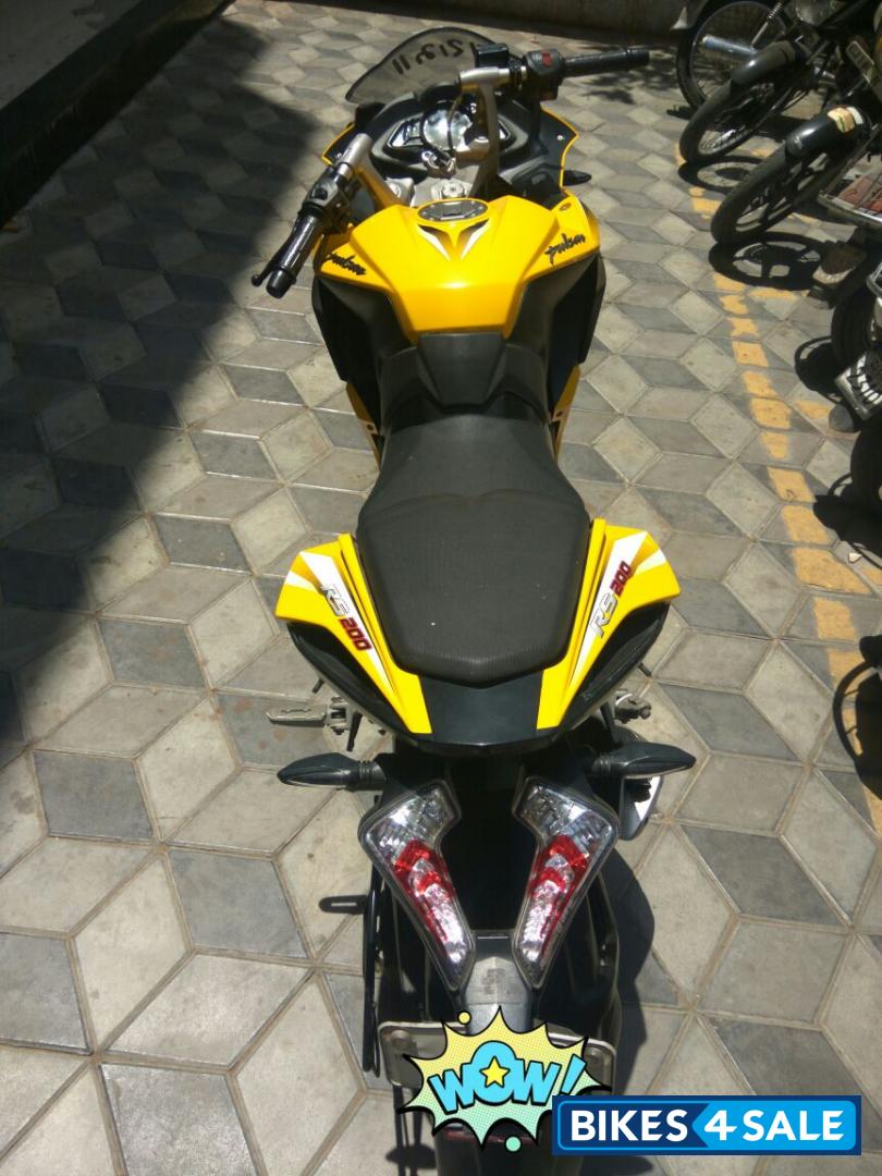 Yellow Bajaj Pulsar RS 200 ABS Yellow Bajaj Pulsar RS 200 ABS