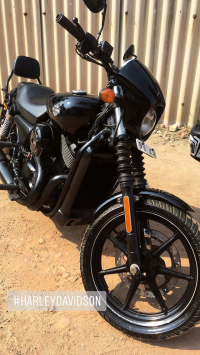 Black Harley Davidson Street 750