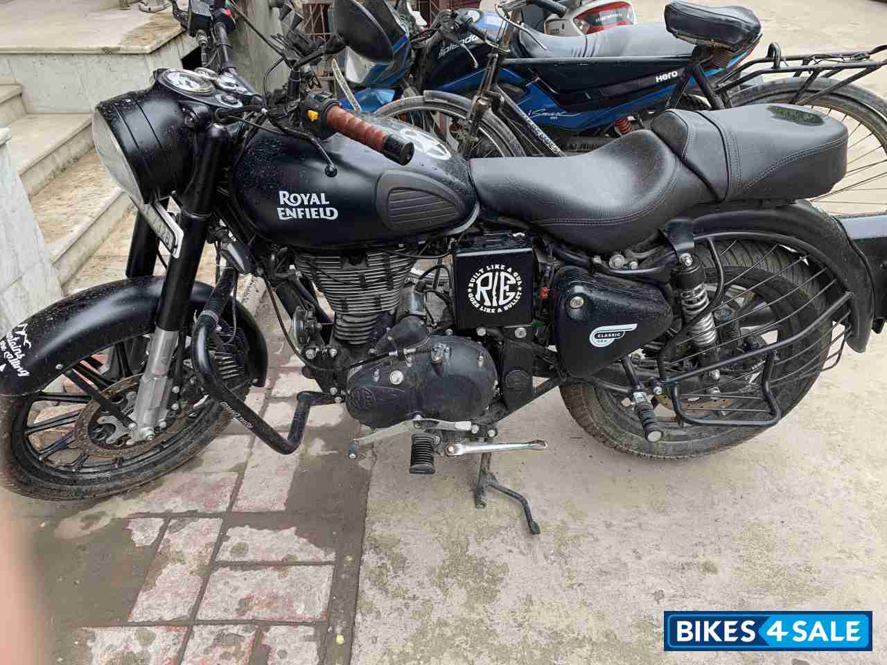 Royal Enfield Classic Stealth Black