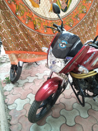 Red Mahindra Centuro O1