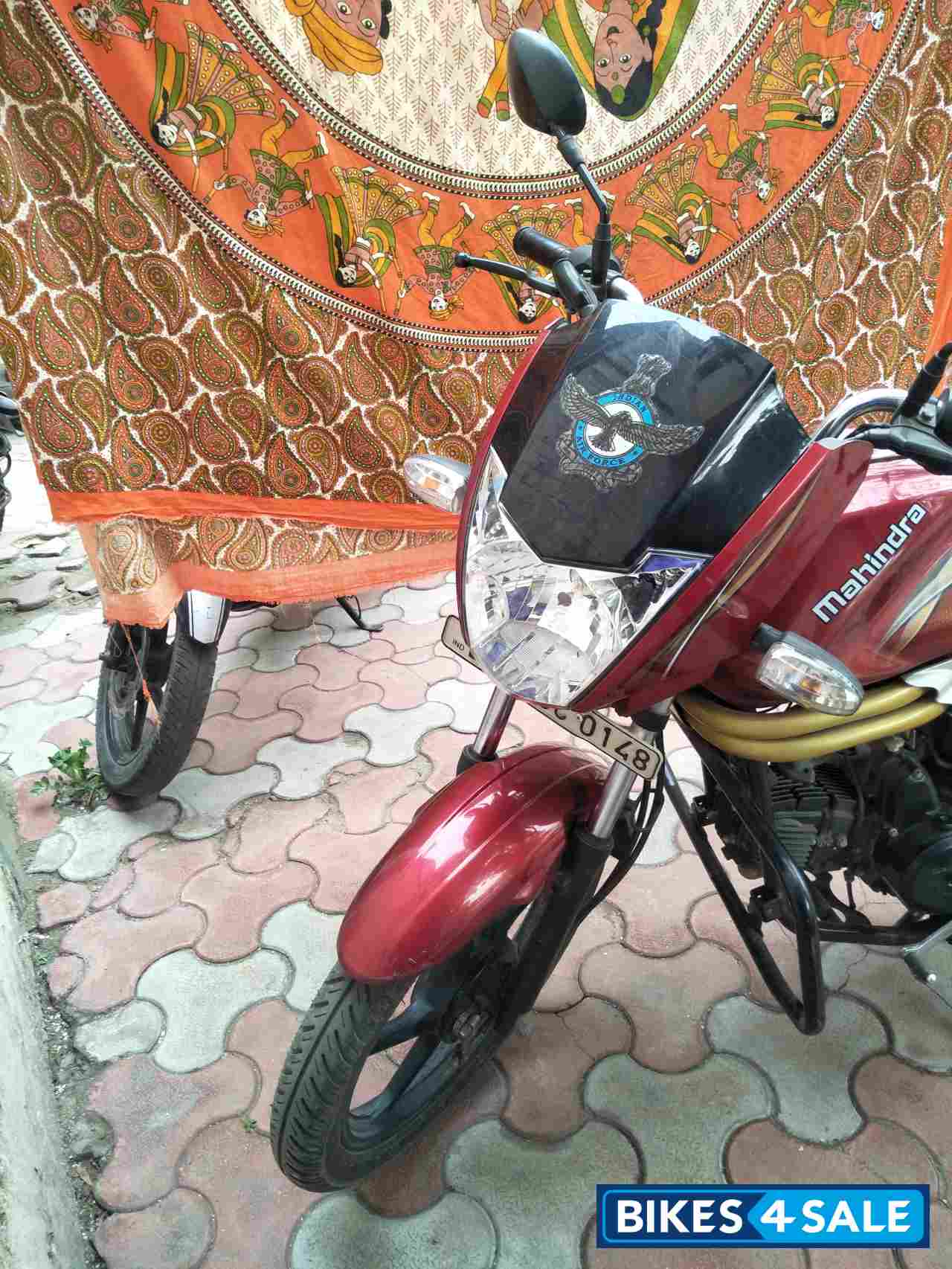 Red Mahindra Centuro O1