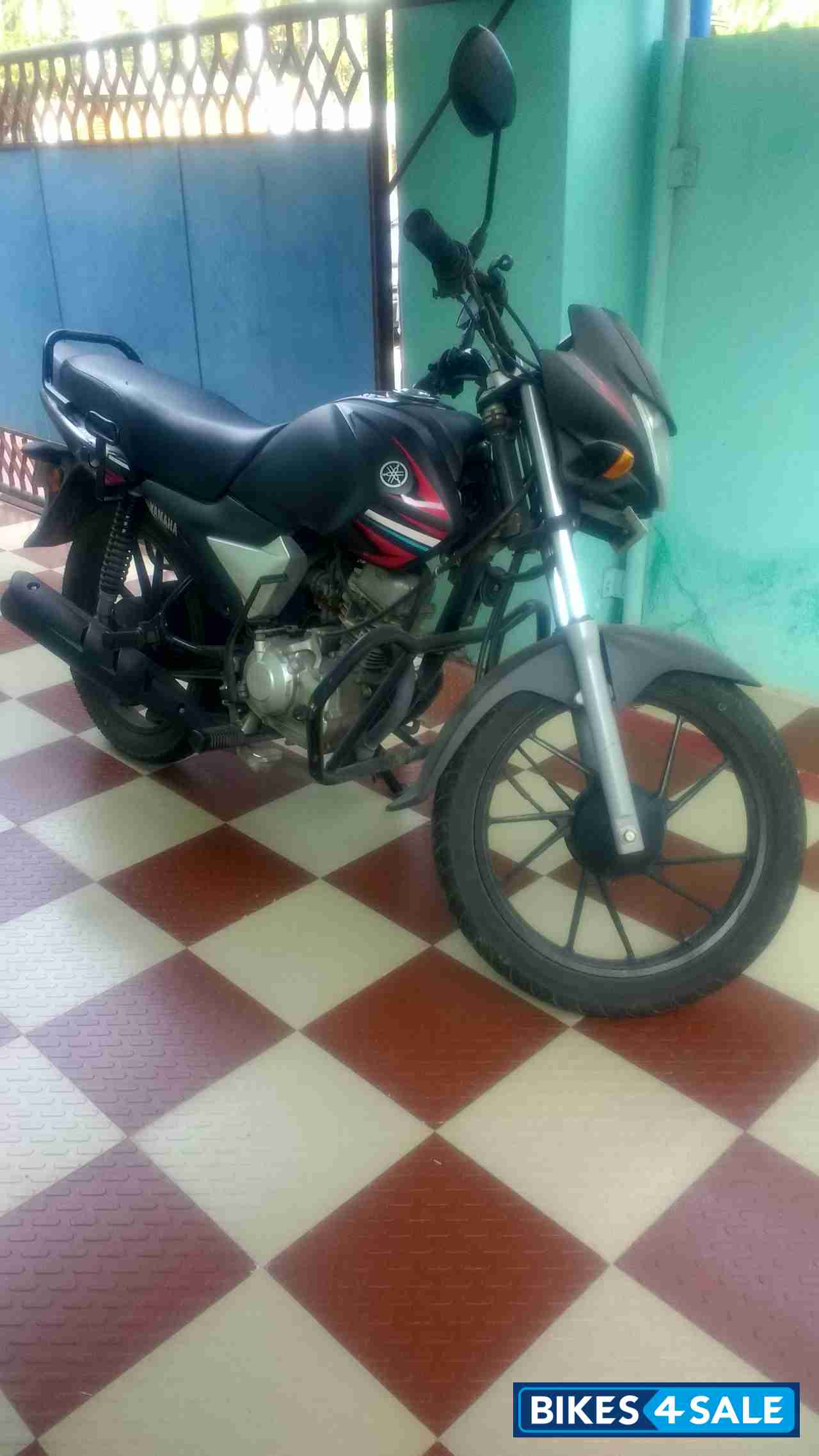 Black Yamaha Saluto RX