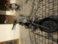 Black Bajaj Avenger Cruise 220