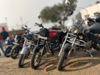 Black Bajaj Avenger Cruise 220