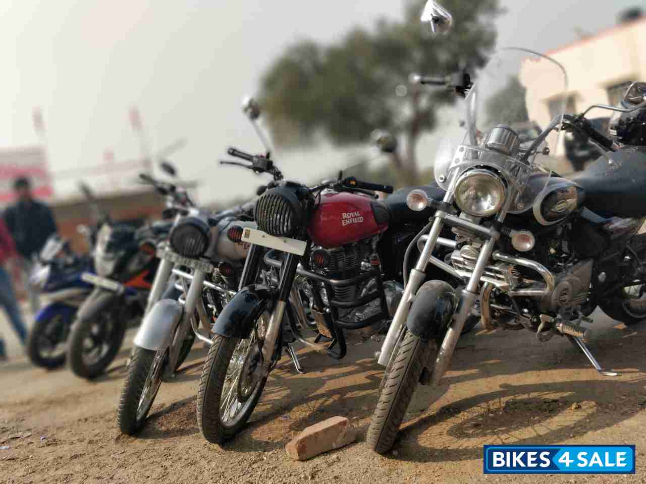 Black Bajaj Avenger Cruise 220