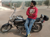 Black Bajaj Avenger Cruise 220