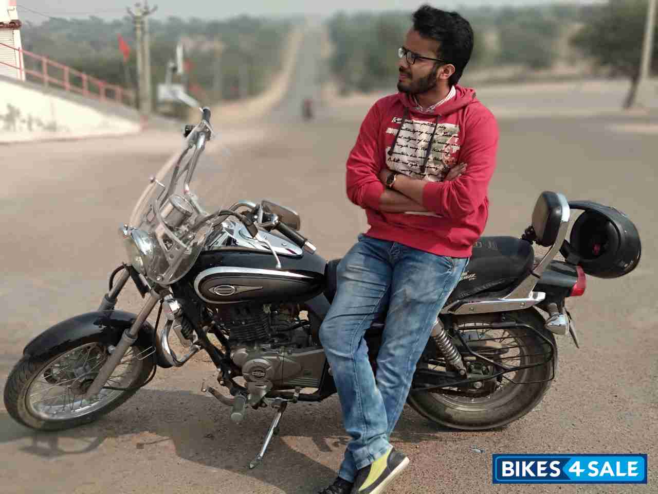 Black Bajaj Avenger Cruise 220