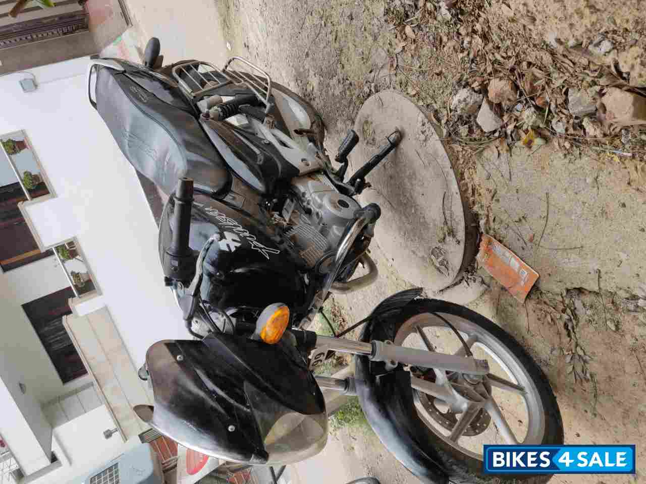 Black Bajaj Pulsar 150 Classic