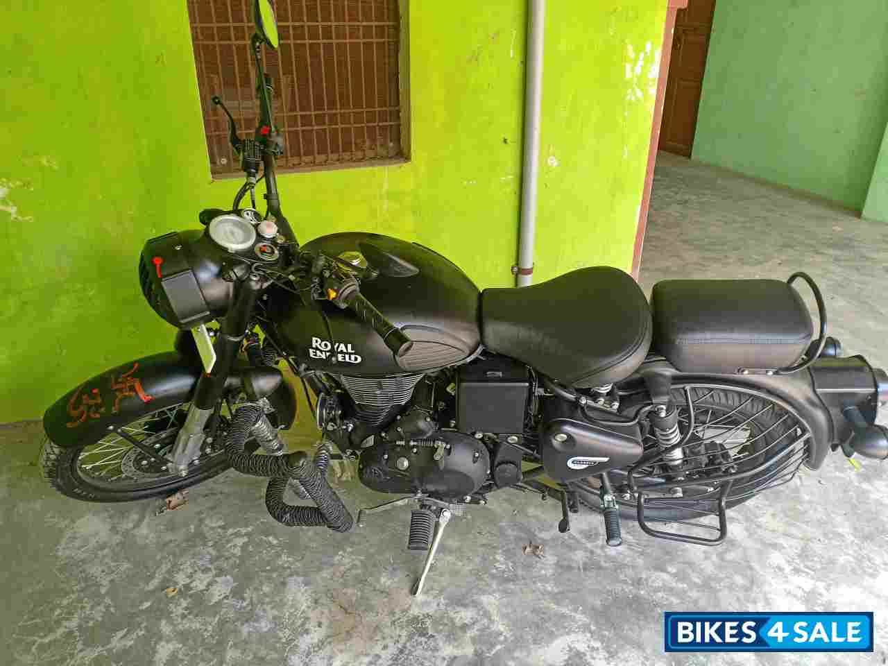 Stealth Black Royal Enfield Classic Stealth Black