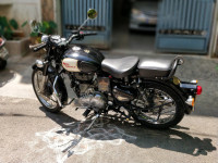 Black Royal Enfield Classic 500