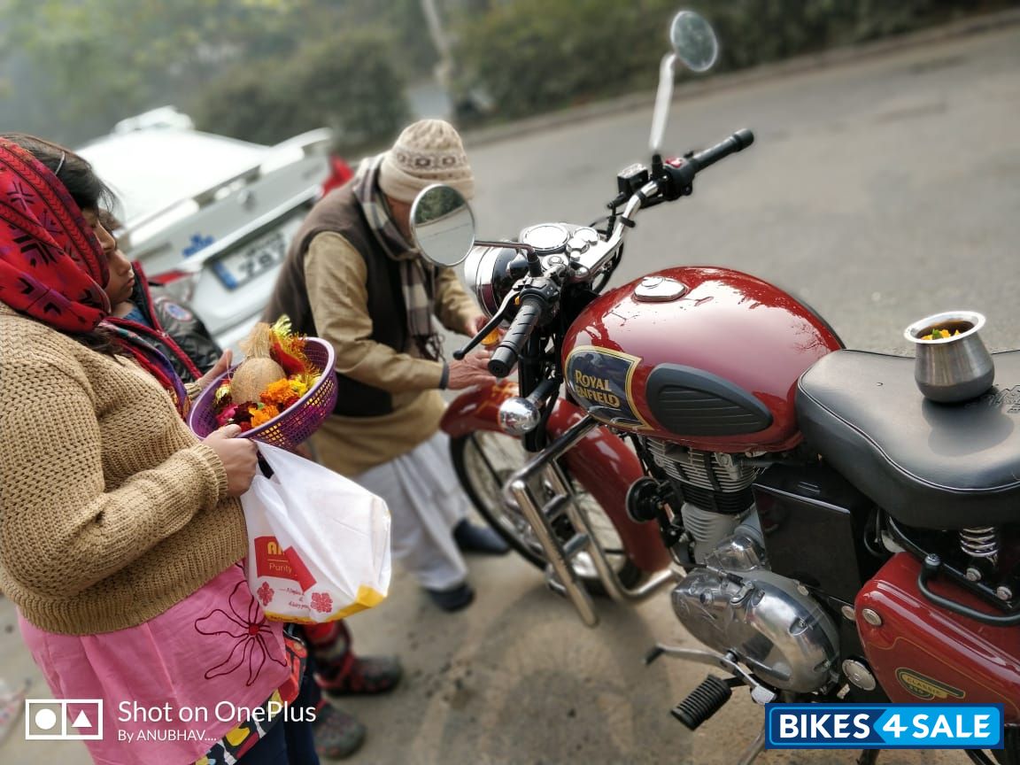 Red Royal Enfield Classic 350 Red Royal Enfield Classic 350