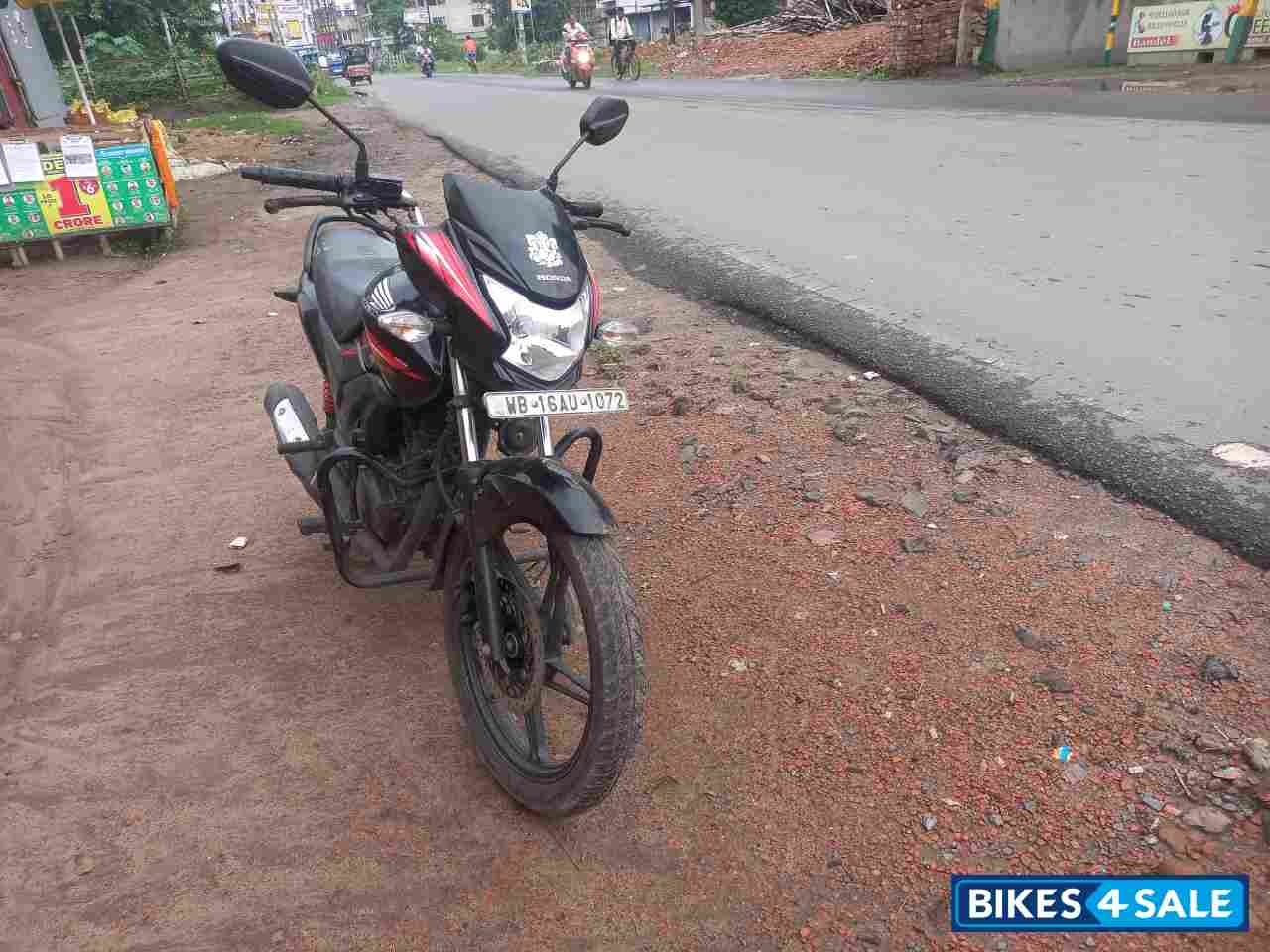 Black Honda SP 125 Bs4