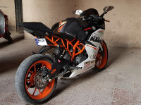 Black & White KTM RC 390