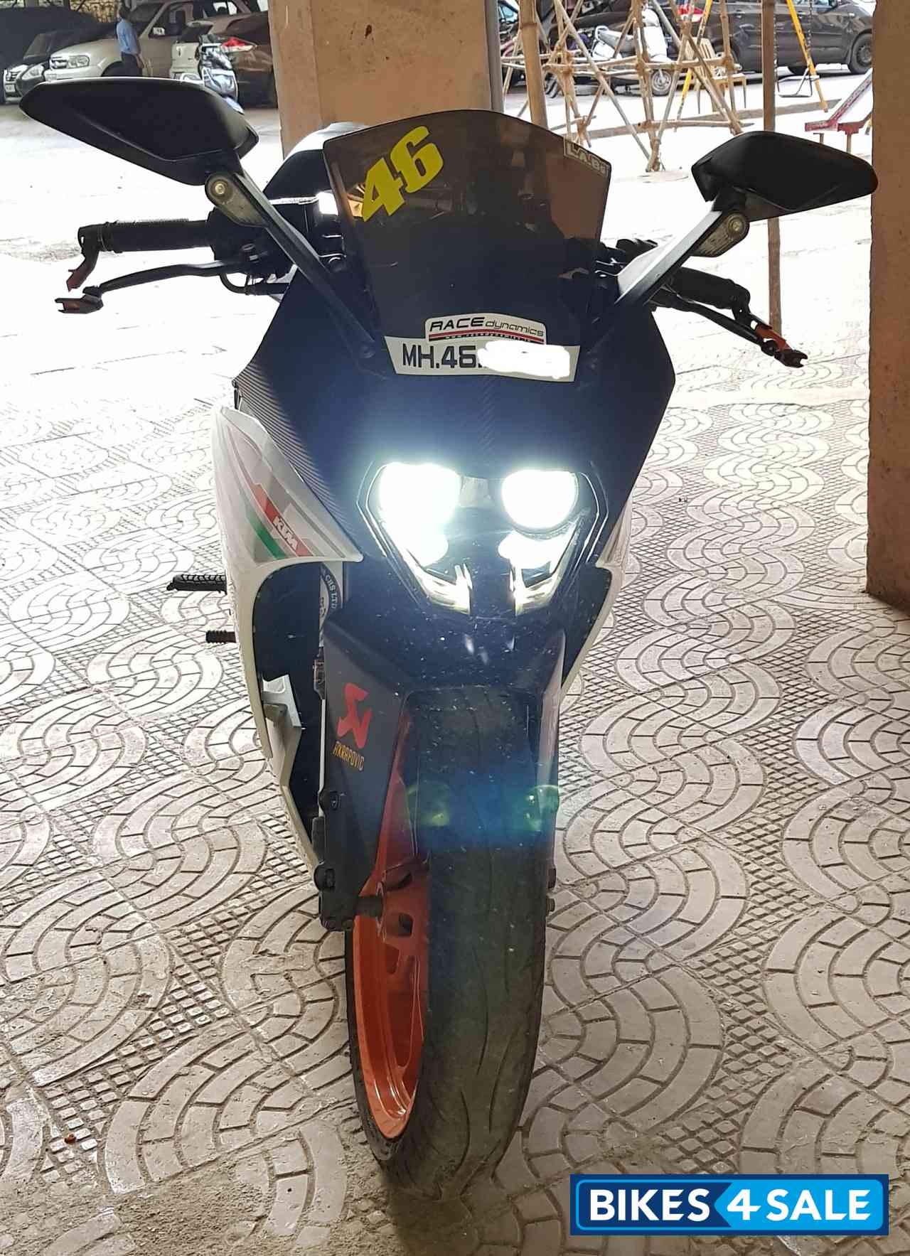 Black & White KTM RC 390