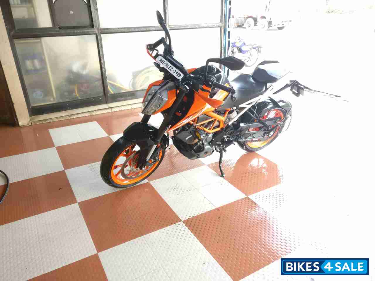 Orange KTM Duke 390