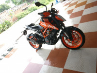 Orange KTM Duke 390