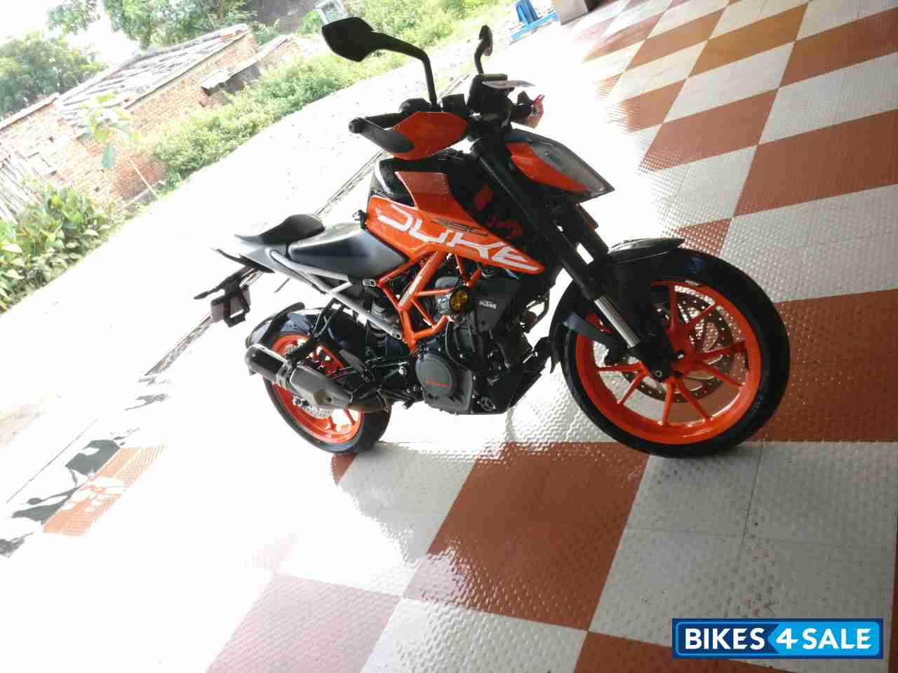 Orange KTM Duke 390