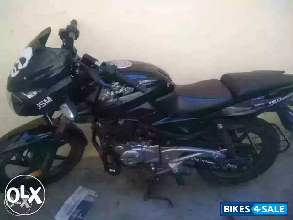 Black Bajaj Pulsar 180 DTSi