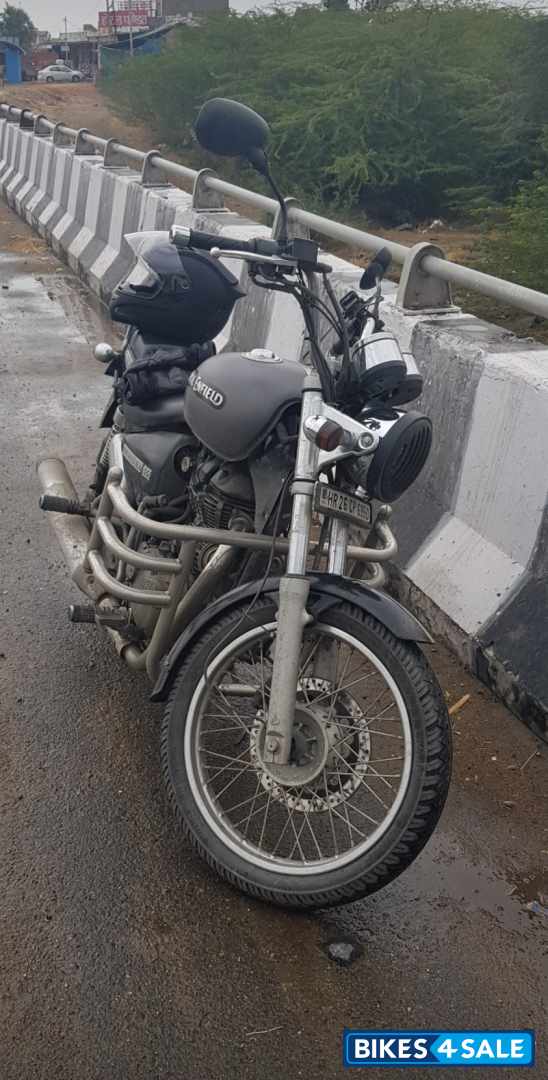 Black Royal Enfield Thunderbird 500